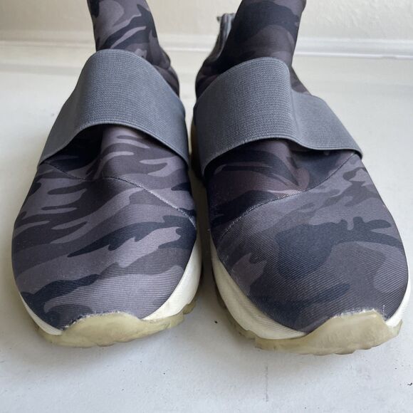 J Slides Grey Camouflage Slip On Round‎ Toe Sneakers Shoes Size 6 Camo *READ - Picture 3 of 11